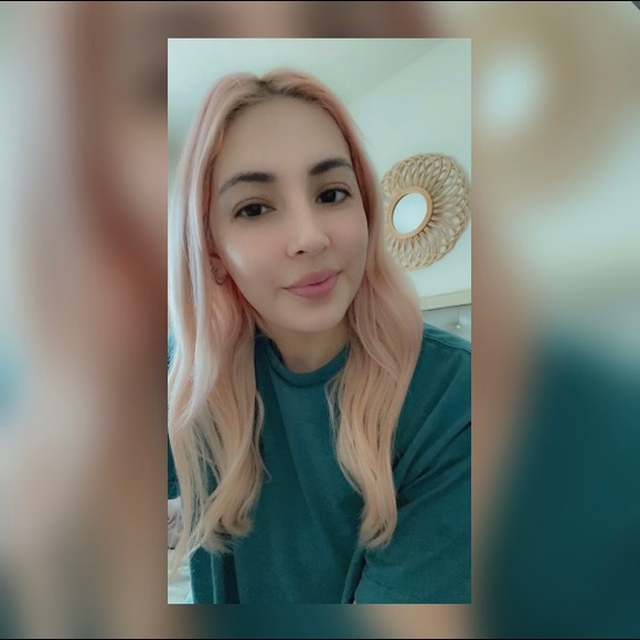 Meet your Posher, Laura - Picture 1 of 1